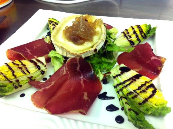 Ensalada cecina y queso cabra